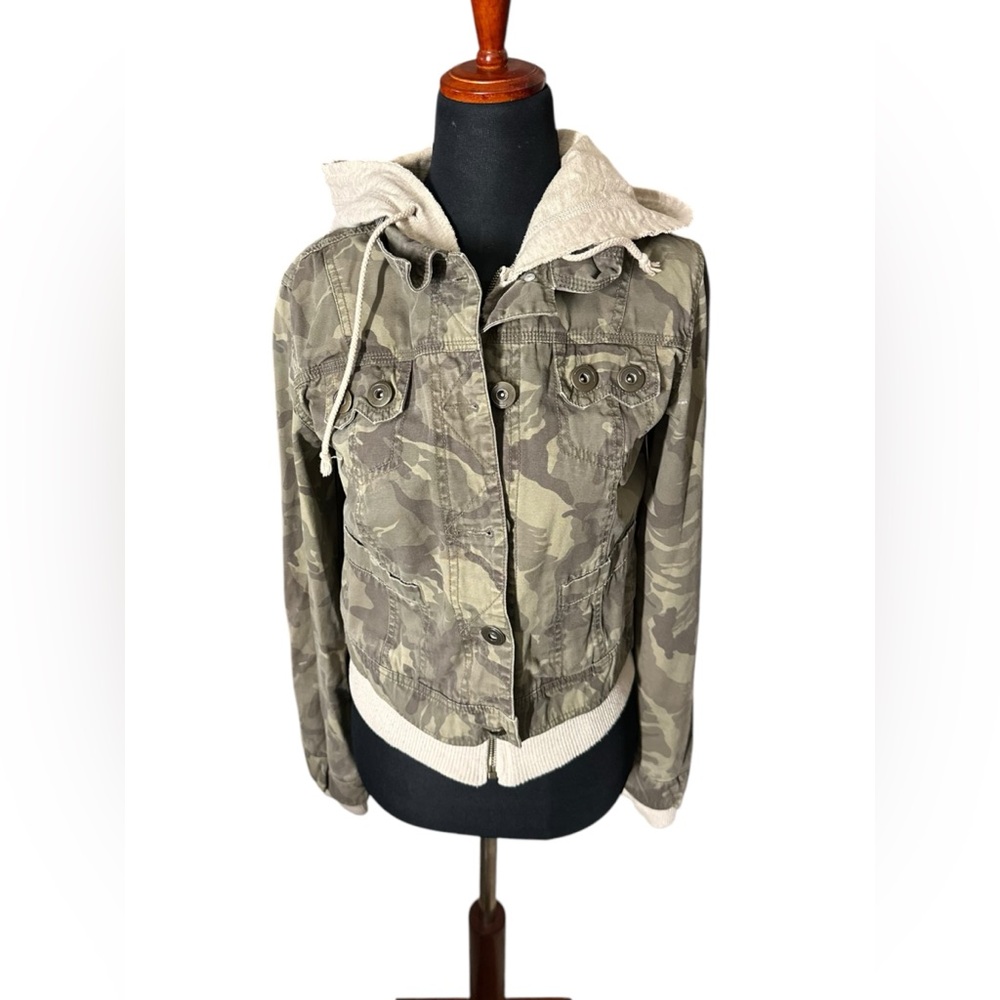 Maurices | Camouflage Jacket with Beige Zip Up Hoodie | Size Small Pre Loved EUC